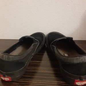 Black Slip-on Low Top Vans